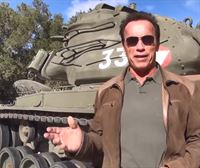 ¿Sabían que Arnold Schwarzenegger premia con un paseo en tanque a los niños que no faltan al colegio? 