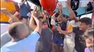 Alegría y celebraciones en el Aita Mari tras recibir permiso para desembarcar en Sicilia