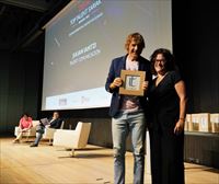 Julian Iantzi ha recibido uno de los premios Talent del periódico 'Deia' 