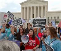 Cientos de personas se manifiestan frente al Supremo de EEUU contra fallo sobre el aborto