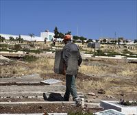Preparan fosas para enterrar a los migrantes fallecidos en Melilla en un cementerio de Nador