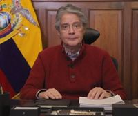 El presidente de Ecuador anuncia una rebaja precios de las gasolinas y del diésel