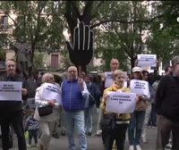 Concentración frente a la sede del PSN de Pamplona para denunciar las muertes de Melilla