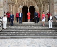 Nafarroako errege-erreginak omendu dituzte Leireko monasterioan
