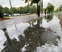 Vitoria-Gasteiz y Araba despiertan con importante tormenta de lluvia y granizo