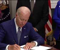 Joe Biden firma un decreto para garantizar el derecho al aborto