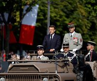 Francia celebra su fiesta nacional con un gran desfile militar