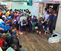 Casi 400 migrantes rescatados por el 'Ocean Viking' reciben puerto seguro en Italia