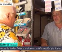Javier, 40 años tras el mostrador del kiosko de Tafalla