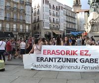 Concentración contra la violencia machista en las fiestas de La Blanca de Vitoria-Gasteiz