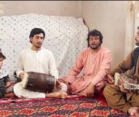 Talibanek musika debekatu dute Afganistanen eta artistak atxilotu eta jipoitzen dituzte, bekatariak direlakoan