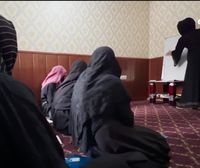 Montan escuelas clandestinas en Afganistán para que las mujeres puedan estudiar; EITB visita una de ellas