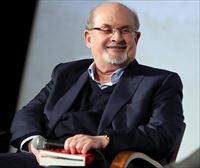 Salman Rushdie, islamiar fundamentalismoa haserretu zuen idazlea