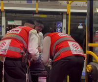 Gizon batek autobus bateko bidaiariak tirokatu ditu Jerusalemen