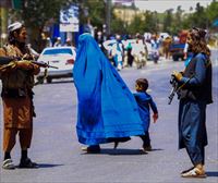 Emakumeak, talibanen giza eskubideen aurkako erasoaren biktimak Afganistanen