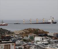 Comienzan las labores de extracción del combustible del buque inmovilizado en la costa de Gibraltar