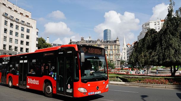 Un autobús en Bilbao. Foto: EFE
