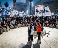 Miles de argentinos salen a la calle para mostrar su apoyo a Cristina Fernández