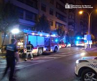 Trasladan al hospital a dos personas tras inhalar humo en el incendio de una vivienda en Tudela