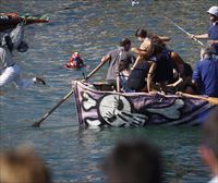 97 botes participan en el Día de los Gansos en Lekeitio 