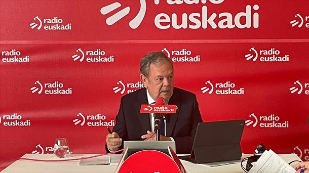 Pedro Azpiazu: "Es surrealista que Elkarrekin Podemos plantee que sea una ruptura del pacto educativo"