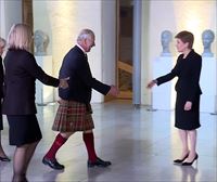 El Parlamento de Escocia recibe con honores al nuevo rey Carlos III