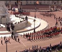 Isabel II.aren hileta-segizioak Londresko kaleak zeharkatu ditu Westminsterrera iritsi arte