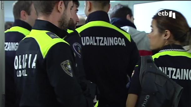 El policía municipal de Santurtzi que ha probado el táser en sus propias carnes
