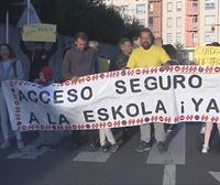 Bilboko Pagasarribide eskolako familiek protesta egin dute semaforo bat eskatzeko