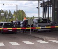 Finlandia registra colas en su frontera tras decidir bloquear la entrada de turistas rusos