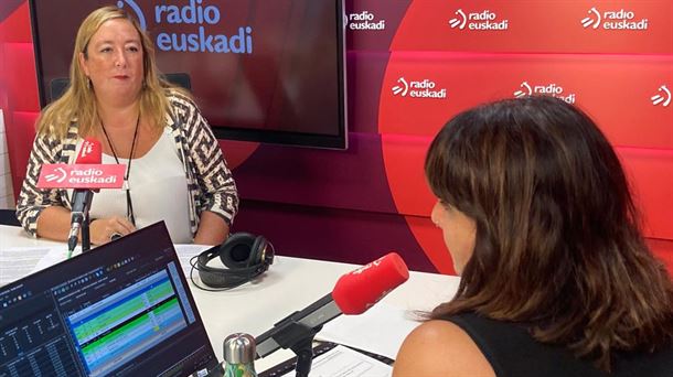 Nagore Landa, de Steilas, en los estudios de Radio Euskadi.