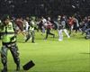 174 personas han fallecido en una avalancha en un partido de fútbol en Indonesia