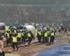 174 personas fallecen en una avalancha en un partido de fútbol en Indonesia