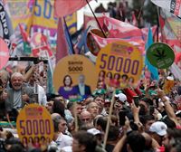 Lula da Silvak irabazi ditu bozak, baina Bolsonarorekin lehiatu beharko du itzulian presidentetzaren bila