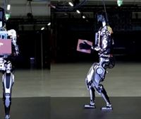 Horrelakoa da Optimus, Teslaren robot humanoidea, lana eta etxeko laguntza helburu dituena