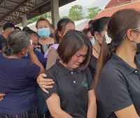 Dolu eguna dute Thailandian, atzo haurtzaindegi batean izandako sarraskiaren ostean