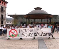 Manifestación en Azpeitia en contra del proyecto del parque eólico de Statkraft