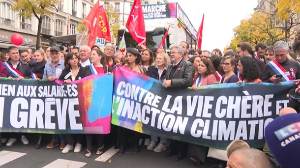 Manifestantes franceses asaltan brevemente la sede de LVMH en París