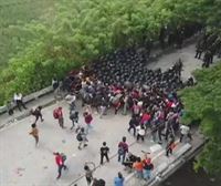 La policía guatemalteca bloquea a cientos de migrantes que se dirigen a EE. UU.