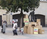 ¿Por qué el Farolón, el Caminante y el monumento La Mirada han aparecido hoy llenos de cajas?