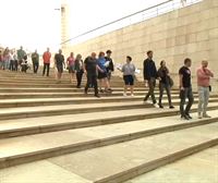 Largas colas en el Guggenheim de Bilbao en el primer día de entrada gratuita para residentes de la CAV
