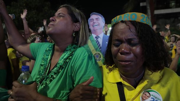 Simpatizantes de Bolsonaro, lloran la derrota. FOTO: EFE