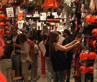 Disfraces y calabazas listas para afrontar la noche más terrorífica del año en cada rincón de Euskal Herria