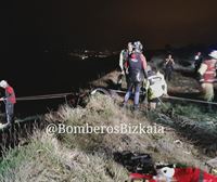 Rescatados tres jóvenes atrapados en los acantilados de La Galea de Getxo