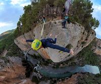 Impresionante vídeo de los hermanos Pou saltando en caída libre desde 120 metros de altura 