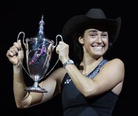 La francesa Caroline Garcia triunfa en las finales de la WTA