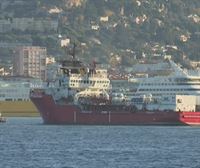 El ''Ocean Viking'' atraca en la base naval francesa de Tolón, tras no recibir el permiso de Italia
