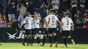 Un golazo en el descuento da la victoria al Real Unión contra el Cádiz (3-2)