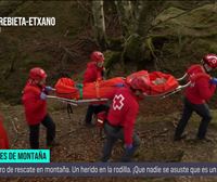 Acompañamos al equipo de rescate y salvamento de Cruz Roja Bizkaia en un simulacro de rescate en montaña