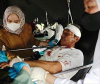 Gutxienez 55 pertsona hil dira Indonesiako probintzia jendetsuenean 5,6 graduko lurrikara baten ondorioz